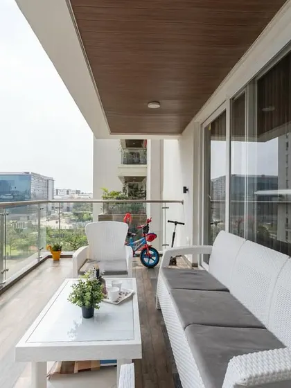 High above the city’s heartbeat, this balcony becomes a peaceful retreat. Crisp white wicker seating offers a quiet corner to enjoy the skyline view and serene city life.
