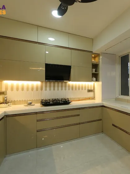 The fluted paneling on the wall adds a touch of texture and sophistication to this modern kitchen design.