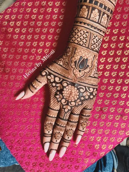 A lovely design with a central lotus motif. The surrounding floral and check patterns create a rich and detailed look.