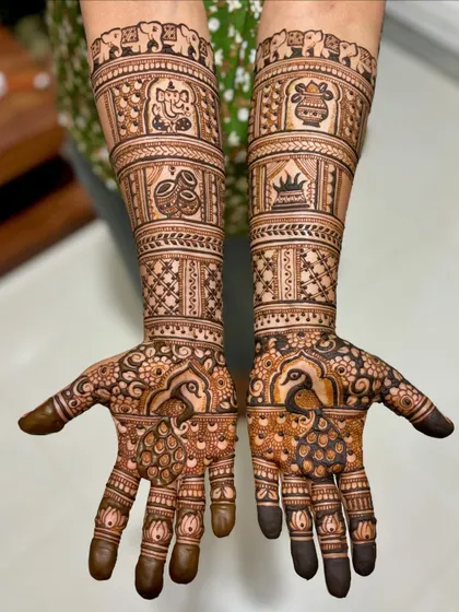 A straight-on view of this symbolic bridal design, perfect for a traditional wedding ceremony.