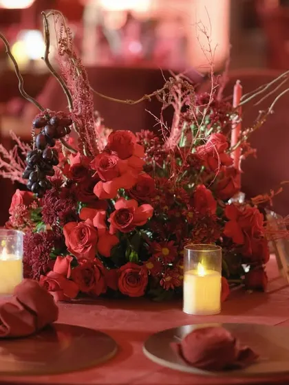 A final look at the dramatic centerpiece, a perfect example of monochromatic texture and artistry.
