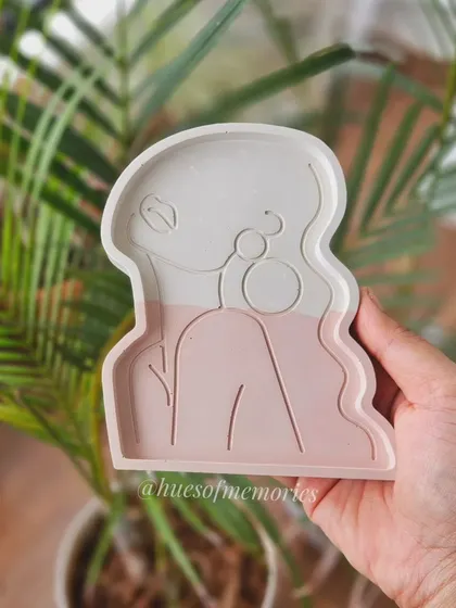Another version of the lady trinket tray, this time in a soft white and pink combination. The minimalist line art design makes it a very elegant piece of decor.