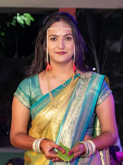 A full view of Ritu's traditional Marathi engagement attire. The makeup is designed to be elegant and long-lasting, perfect for the ceremonies of the day.