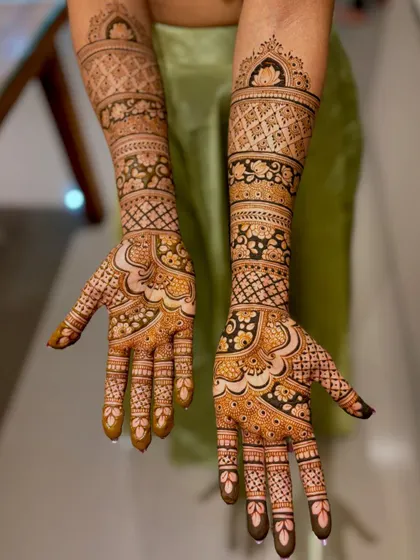 An angled shot of the lotus-topped bridal mehendi.