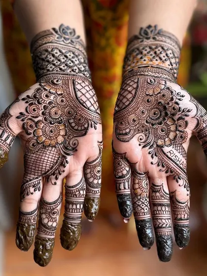 Another angle of this beautiful Karwa Chauth henna. The symmetrical design looks stunning from every view.