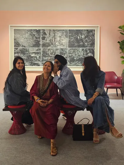 Our curated spaces are designed to be lived in, not just observed. Here, visitors relax and converse, demonstrating how we successfully create a comfortable and social atmosphere even within a formal gallery setting.
