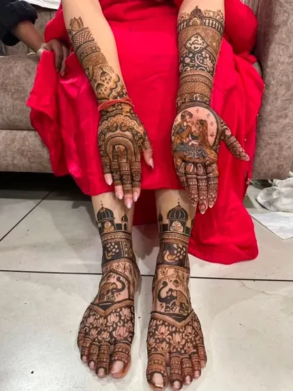 This photo captures the full splendor of a bridal mehndi set. The intricate patterns on the hands and feet are designed to match, creating a harmonious and complete look.