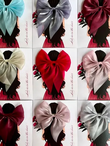 A duplicate image of our colorful hair bows for bridesmaid gifts.