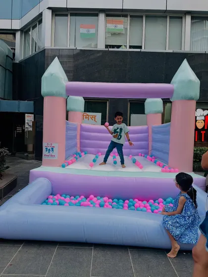 We love the soft, happy colors of our pastel bouncy castle. It comes with an attached ball pit filled with pink and blue balls, making it a beautiful and fun centerpiece for any celebration, indoors or outdoors.