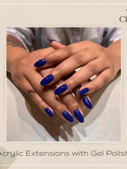 A classic blue nail set that is simple and beautiful. These acrylic extensions provide the perfect canvas for this stunning, vibrant color.
