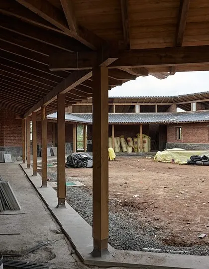 The courtyard of the Kamshet farmhouse takes shape, defined by a timber colonnade. This central space will become the heart of the home, an open-to-sky area that connects the different wings of the house.