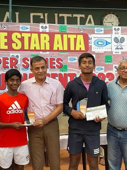 A great tournament for Ishaan Yadlapalli, winning the U14 Super Series doubles title and reaching the singles semifinals. Strong doubles play is a critical component of a well-rounded tennis education.