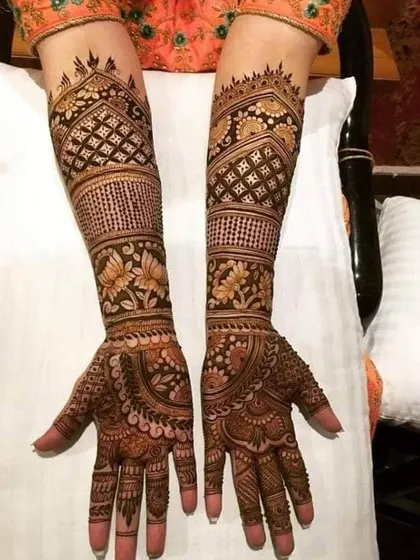 This is a duplicate of image 12. This elegant bridal design features beautiful lotus motifs and intricate jaali work, demonstrating our skill in creating detailed and traditional patterns.