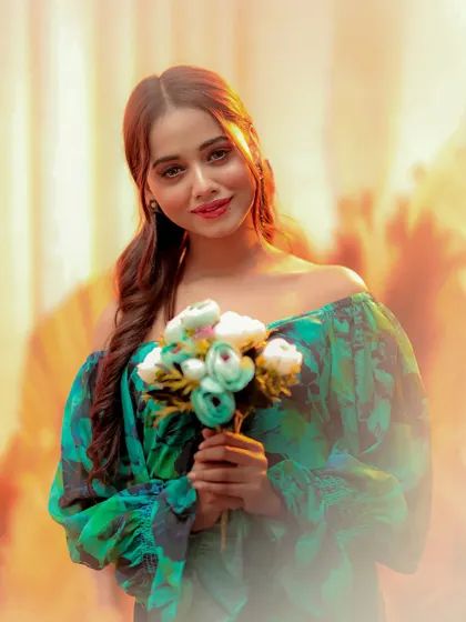 A soft-focus portrait with a warm, hazy effect created in-studio. This editing style is great for creating a dreamy, romantic mood for influencer content or music video promotions.