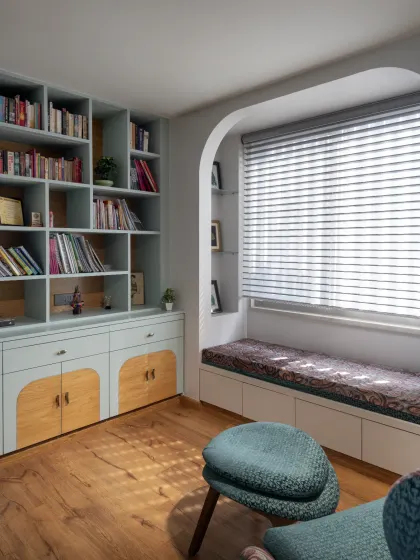 The study area on the third level of the Slender House was designed for the lady of the house to practice astrology. Positioned at the rear, it offers a quiet, isolated environment with ample natural light.