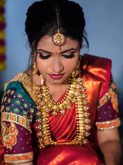 A close-up of the stunning guttapusalu haram, a popular choice for brides wanting a unique and traditional look.