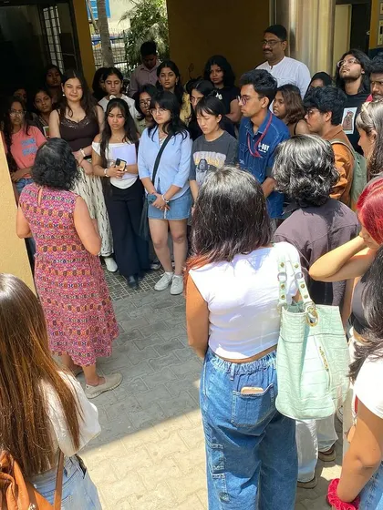 Another shot of the large group of students from NIFT visiting the gallery.