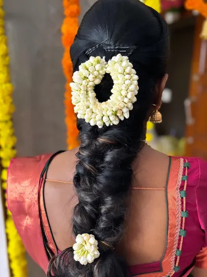 I glammed up my bestie for her baby shower with a natural look, just as she wanted. The focus was on fresh skin and a simple, elegant hairstyle featuring a traditional jasmine flower braid.
