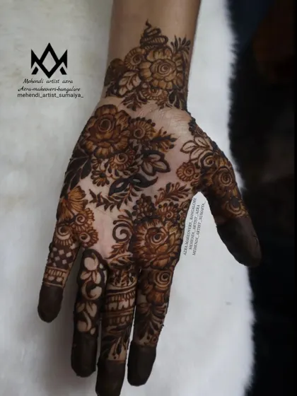 A single hand view of the Arabic floral design, showcasing the large, shaded flowers and leaves.
