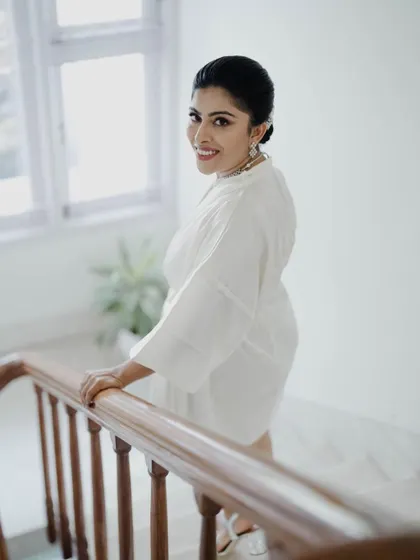 A simple, elegant look in white. This demonstrates my ability to present a clean, classic, and professional image suitable for daytime corporate functions or formal ceremonies.