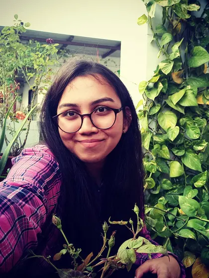 A happy selfie with my giant pothos vine and aloe vera plant in the background. Being surrounded by green is my therapy.