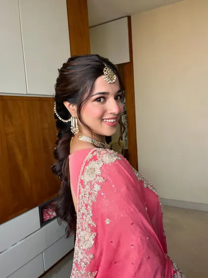 The bride's bubbly personality and radiant smile are the highlights of this shot. The makeup is light and effortless, just as she requested.