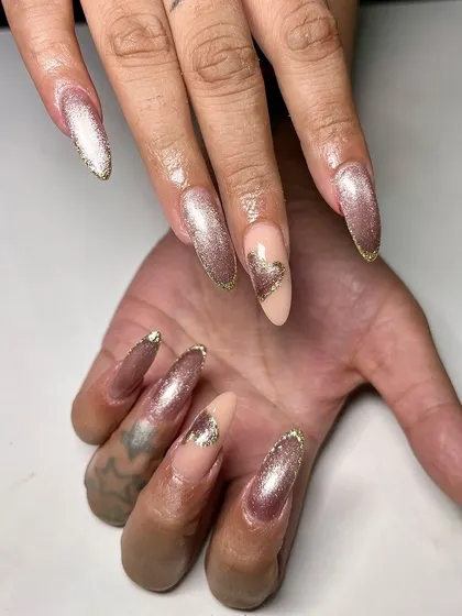 This set is all about golden glamour. I used a glittery gold cat eye polish and added a foil heart accent for a look that is pure luxury.