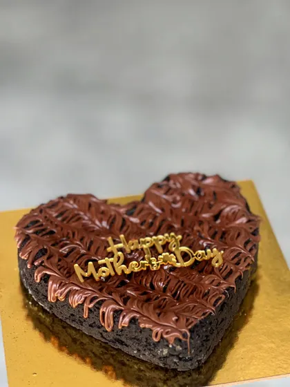 A heart-shaped Nutella brownie cake, specially made for Mother's Day. It's the perfect way to share a sweet moment.