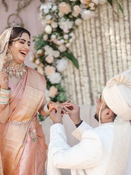 My bride Abha looked absolutely radiant for her Pheras. Her peachy-pink saree and mint green jewelry were so fresh and unique. I created a minimal glam look with a natural, glowy base to enhance her beauty without overpowering her style.