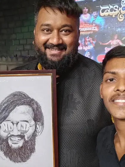A great moment with musician and personality All Ok after gifting him a custom scribble art portrait at the Kumta Vaibhava event.