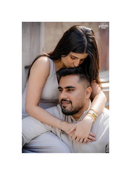 A tender forehead kiss, a simple gesture of love and protection. This close-up shot in Dubai focuses purely on the emotional connection, proving that even in a grand destination, the smallest moments are the most powerful.