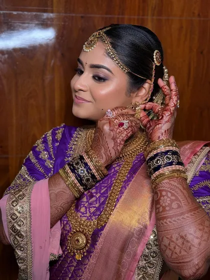 A candid getting-ready shot of my NRI bride Hima. Even in the process, the focus is on creating a look that feels divine and princess-like.