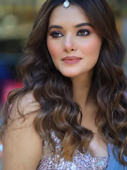 A close up of the model's face, showing how the soft waves beautifully frame her features.