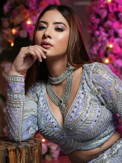The epitome of beauty. Shimmer eyes and glossy nude lips are the look for the season, and we ensure our students are experts in creating this highly requested style.