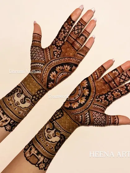 A chic and stylish mehendi design perfect for a bridesmaid or guest. It features beautiful motifs on the back of the hand and wrist.