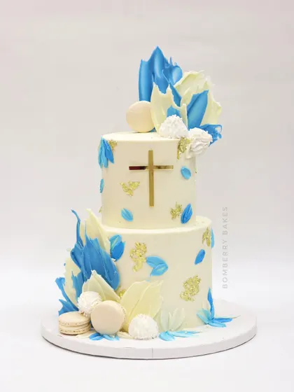 A slightly different angle of the modern and elegant baptism cake.