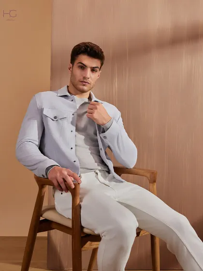 This light blue shacket demonstrates how laid-back layers can still be sophisticated. It’s the perfect relaxed piece for a smart casual look.