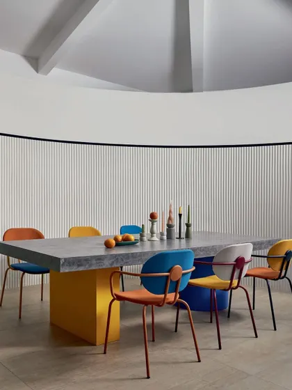 The 'Pilastre' wallcovering from Élitis masterfully uses 3D techniques to echo the timeless elegance of classical fluting. This seamless, repeat-free design turns a dining room into a modern temple of style.