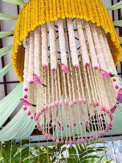 A duplicate image of the magical floral chandelier.