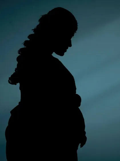 Another take on the artistic silhouette for a maternity shoot, this time focusing on the profile of the mother-to-be.