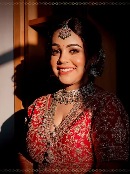 Another stunning sunkissed shot of the bride. Her happy, glowing face is the best canvas an artist could ask for.