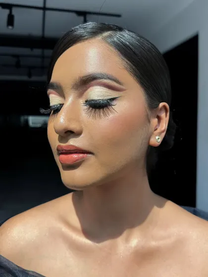 A clean, sharp full cut crease with a neutral champagne lid and a dramatic winged liner. This technique creates a lot of depth and is perfect for a glamorous evening look.