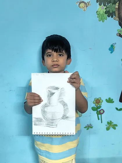A great example of a still life pencil drawing from one of our students, capturing the form of a vase.