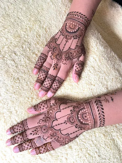 A different angle of the elegant guest mehndi, showing how the patterns on both hands complement each other.