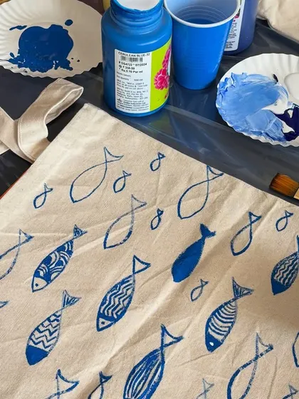 The finished fish-themed tote bag. The simple design is both stylish and fun to create.