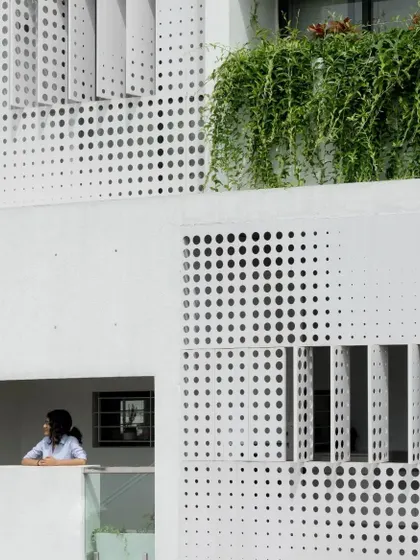 Duplicate of the LUCID house facade detail.