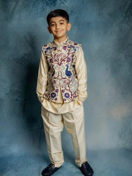 A full-length shot of our peacock embroidered Bundi set. The off-white silk and detailed threadwork create a look of understated luxury, perfect for making a sophisticated statement.