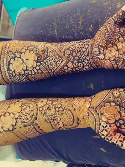 This full-arm design is a great example of party mehendi for a close family member. It features a mix of floral and geometric patterns for a balanced and beautiful look.