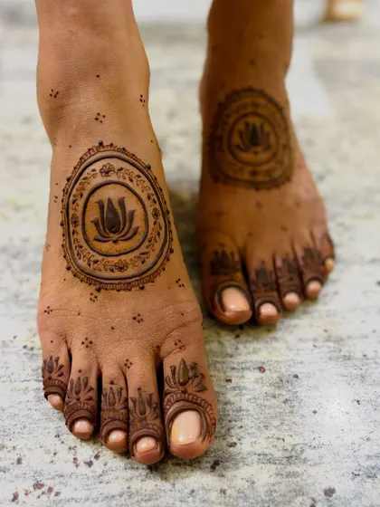 A simple yet beautiful feet mehendi for bride Niranjana, with a lotus mandala as the centerpiece.