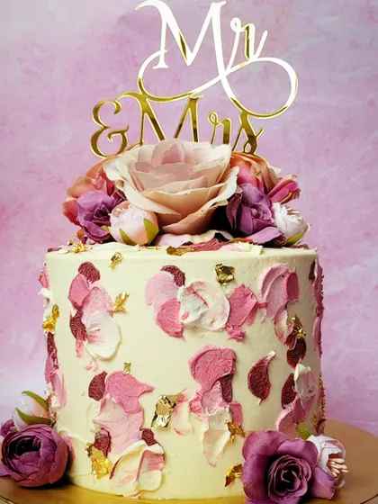 I loved making this engagement cake. The combination of textured buttercream, gold leaf, and a beautiful floral arrangement makes it a true work of art.